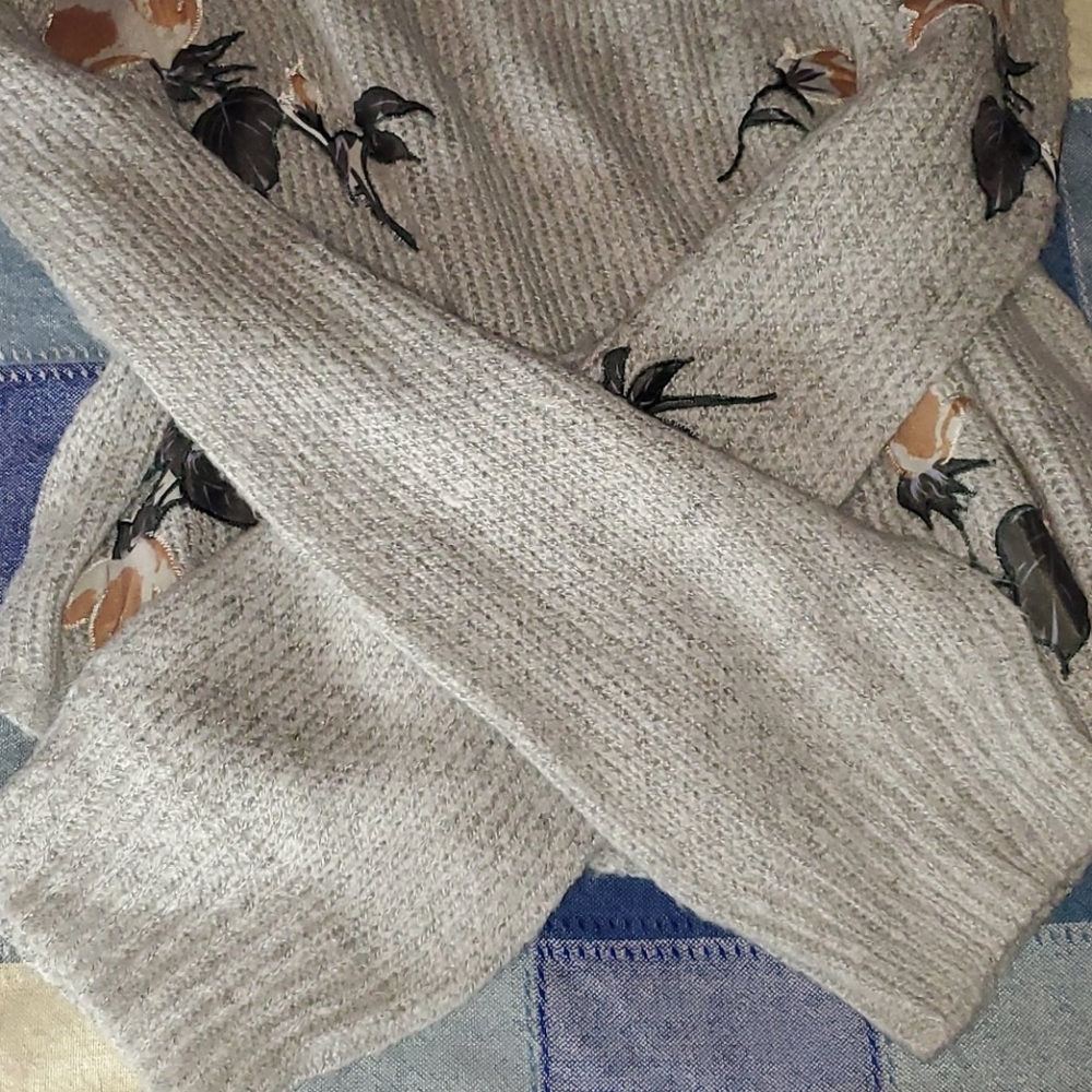 Cropped Knitted Sweater - Picture 3 of 3